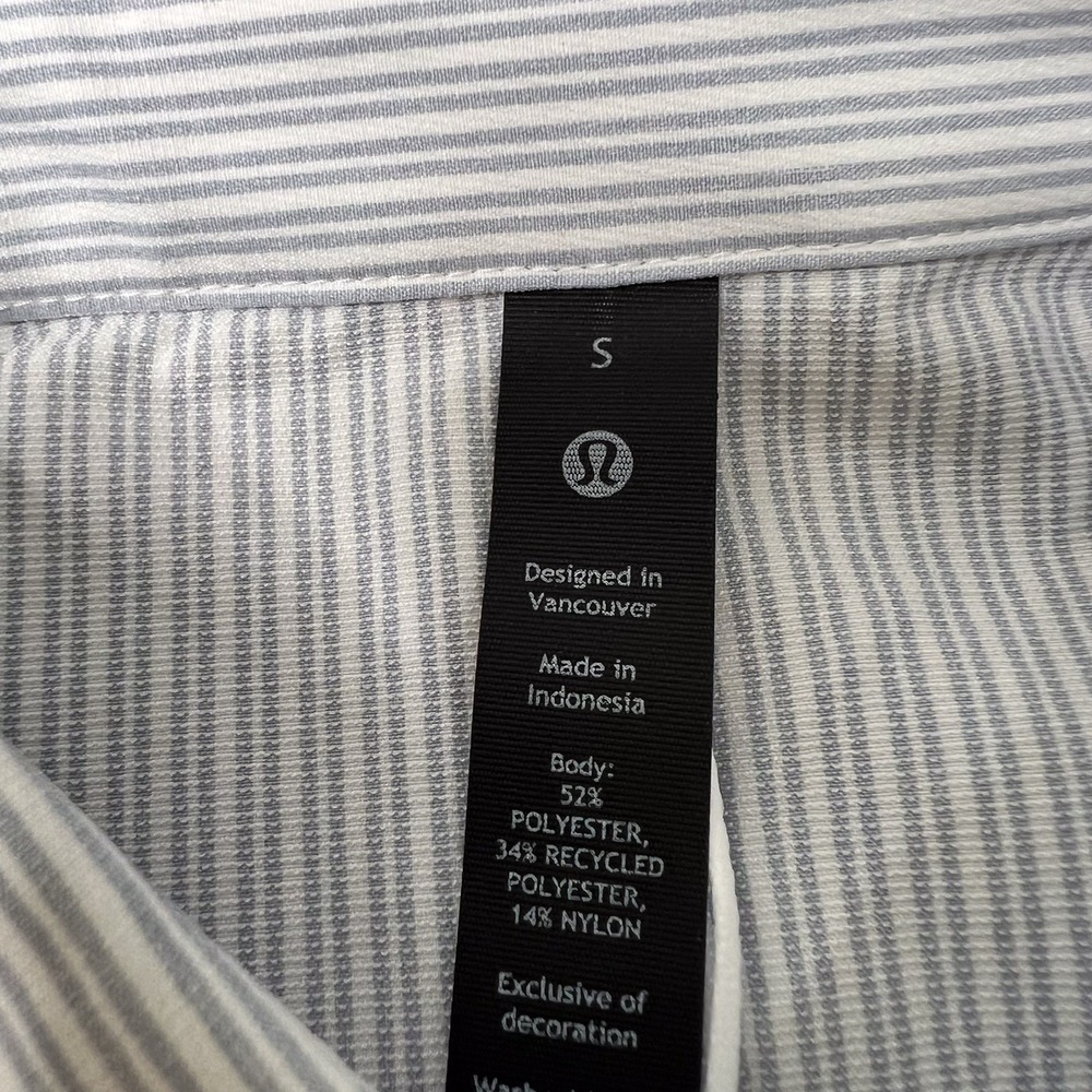 Lululemon Short Sleeve Button Up Shirt Mens Size Small Blue White Striped - Picture 3 of 10